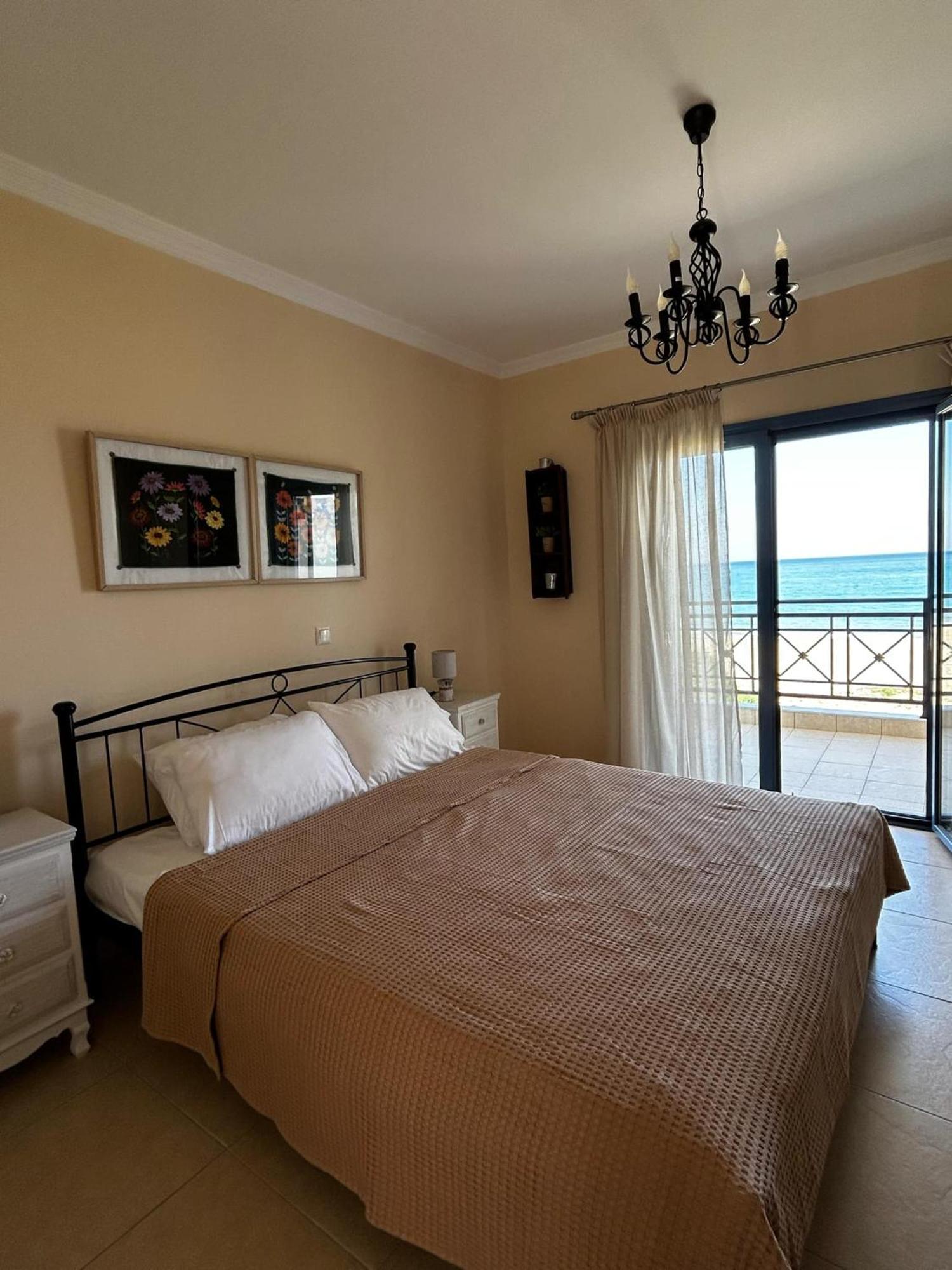 Beachfront Apartments Kárpathos Eksteriør billede
