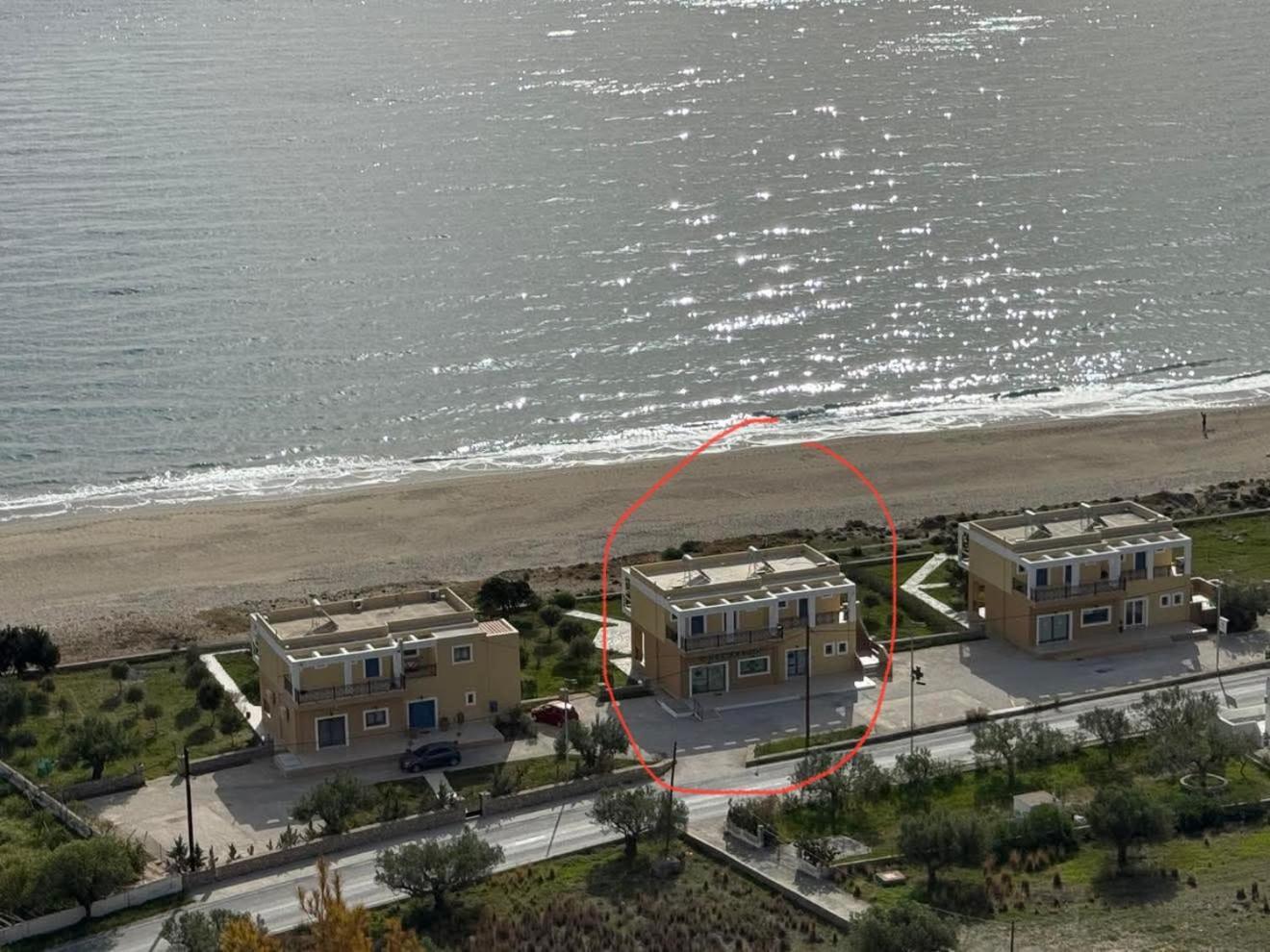 Beachfront Apartments Kárpathos Eksteriør billede