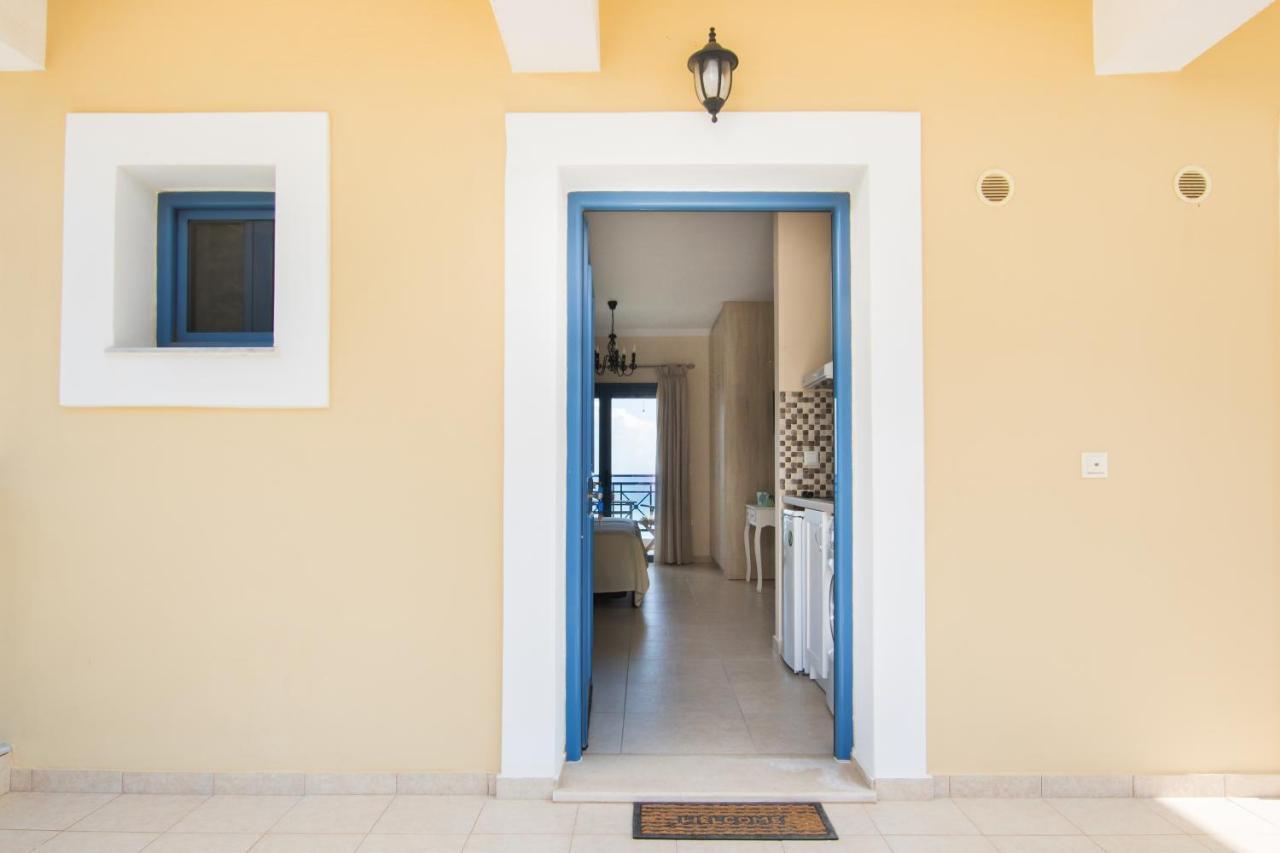 Beachfront Apartments Kárpathos Eksteriør billede