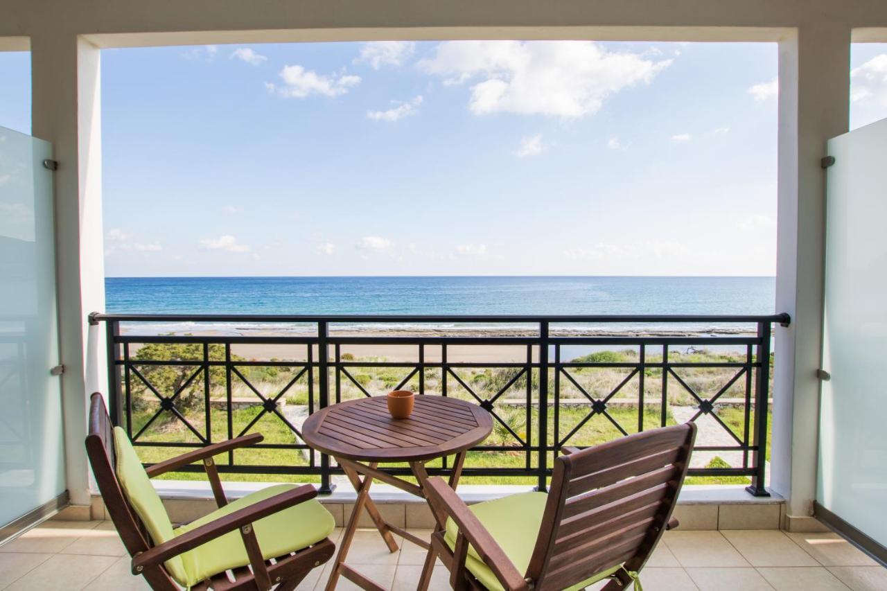 Beachfront Apartments Kárpathos Eksteriør billede