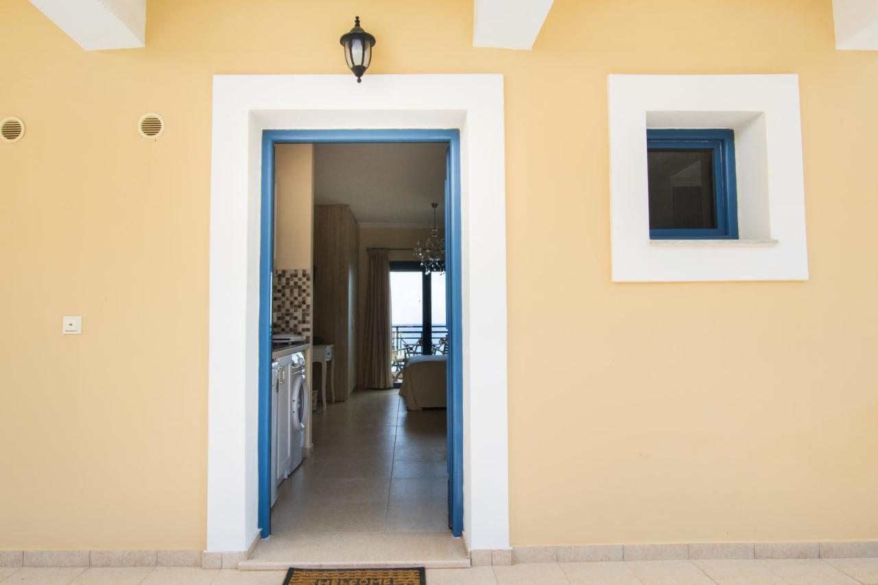 Beachfront Apartments Kárpathos Eksteriør billede