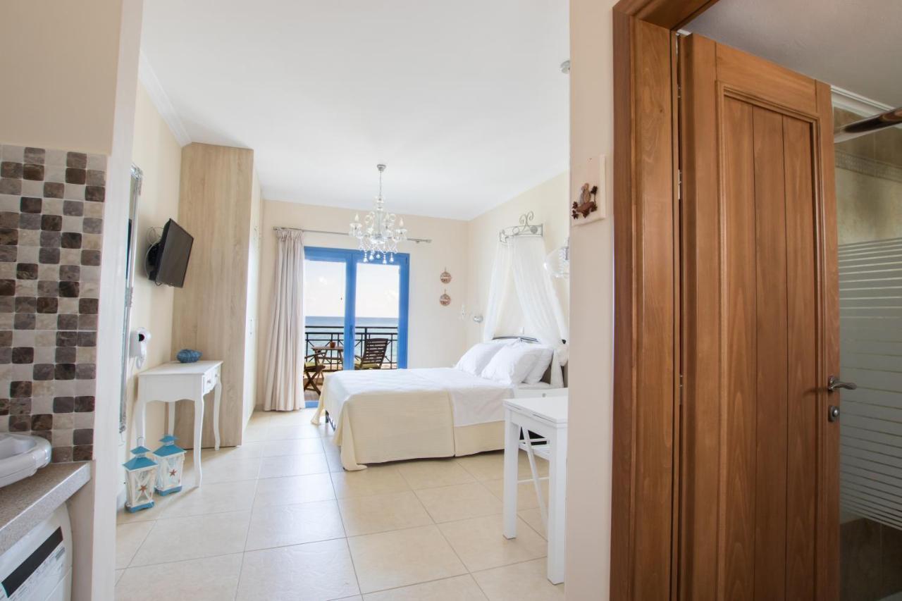 Beachfront Apartments Kárpathos Eksteriør billede